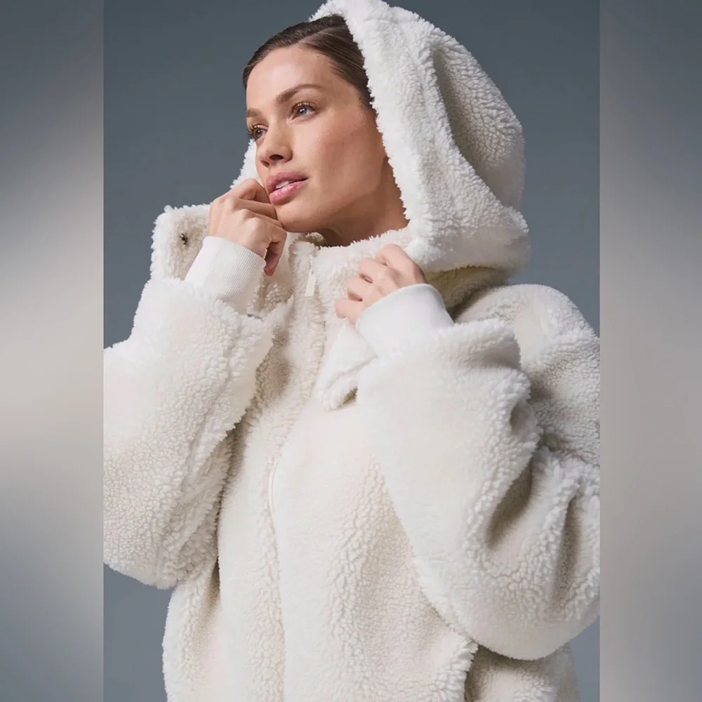 ALO yoga foxy sherpa jacket 🤍 - Picture 2 of 3